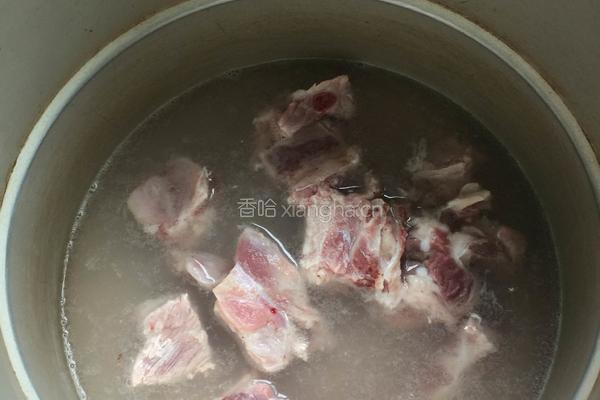 冬瓜排骨汤的做法图解1