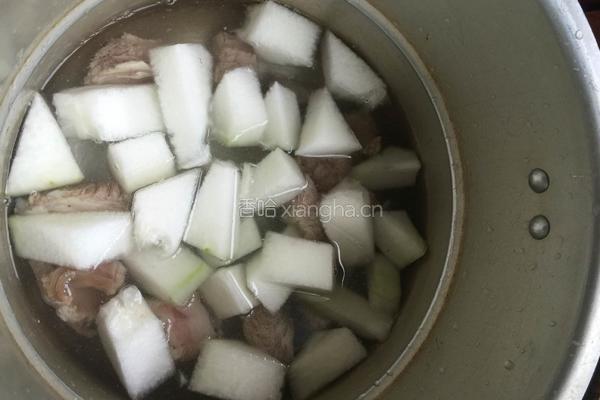 冬瓜排骨汤的做法图解2