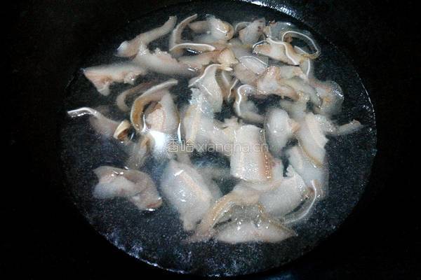 芹菜炒猪耳朵的做法图解3