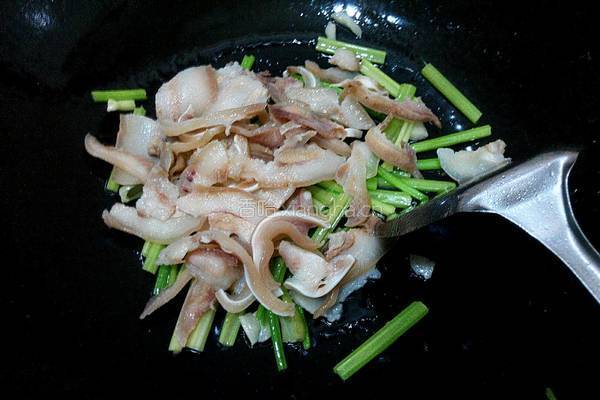 芹菜炒猪耳朵的做法图解6