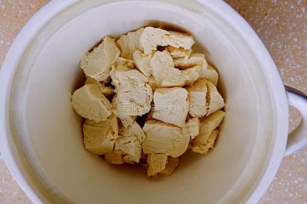 砂锅炖五花肉冻豆腐娃娃菜的做法图解5