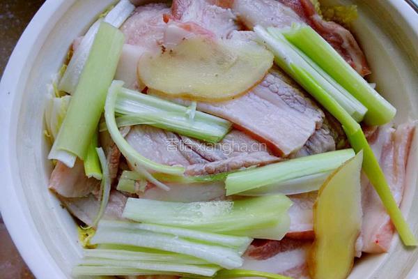 砂锅炖五花肉冻豆腐娃娃菜的做法图解7