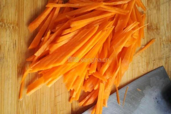 胡萝卜木耳肉片的做法图解3