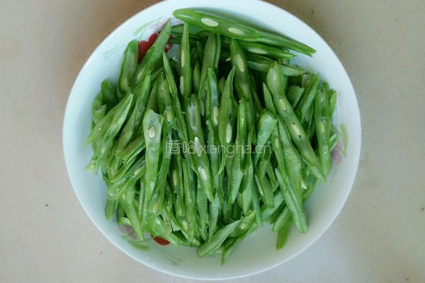 四季豆炒肉的做法图解1