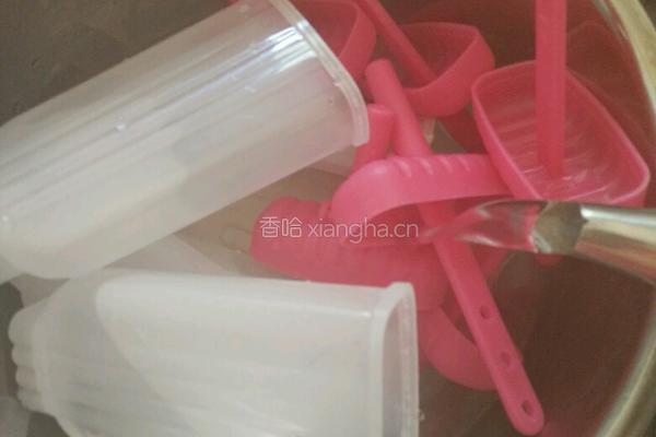 蜜豆牛奶冰棒的做法图解2