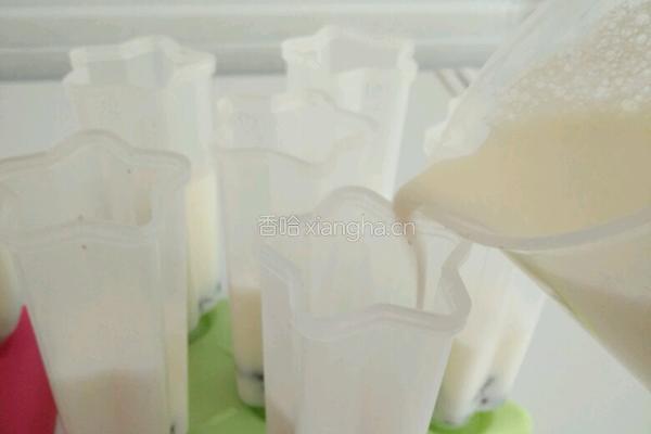 蜜豆牛奶冰棒的做法图解7