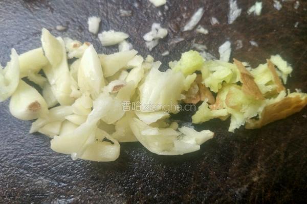 双茄戏菇的做法图解2