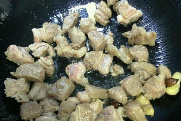 萝卜炖牛腩的做法图解3
