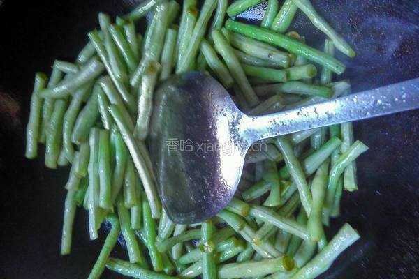 豆角闷饭的做法图解3