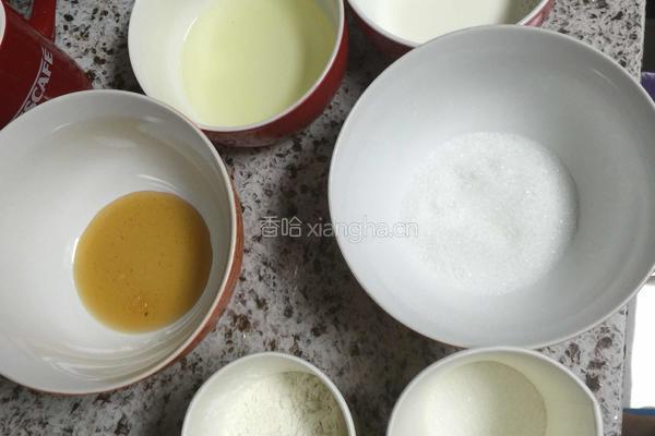 6寸戚风蜂蜜蛋糕的做法图解1