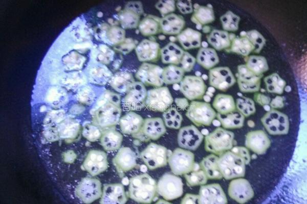 黄秋葵蒸蛋羹的做法图解2