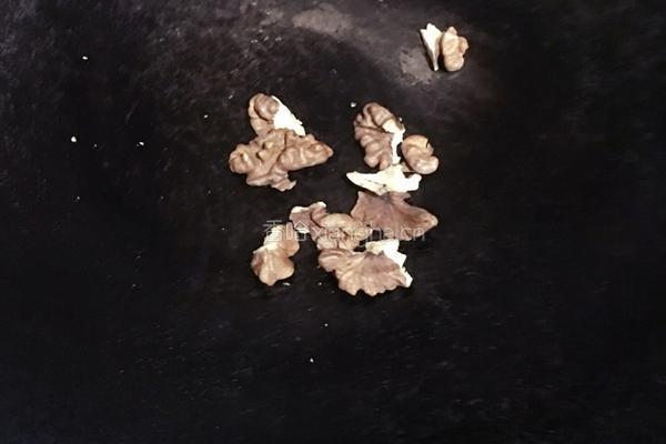 烧辣子拌皮蛋的做法图解2