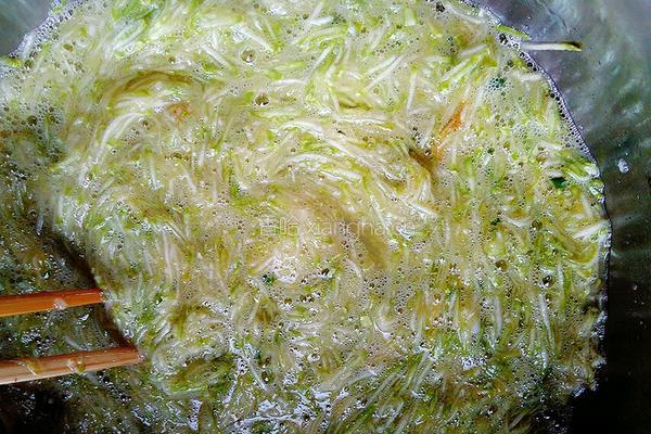 黑豆面儿西葫芦鸡蛋饼的做法图解4
