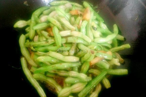 炖豆角土豆拉皮的做法图解7