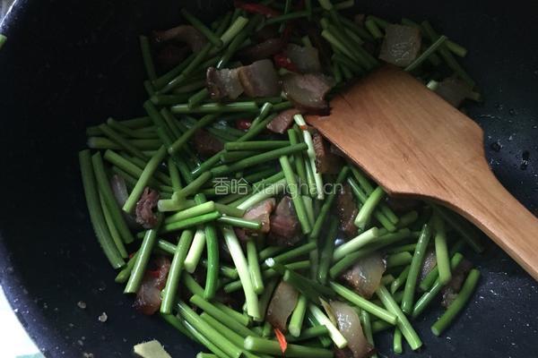 蒜苔炒腊肉的做法图解8