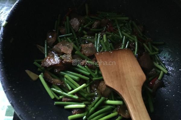 蒜苔炒腊肉的做法图解10