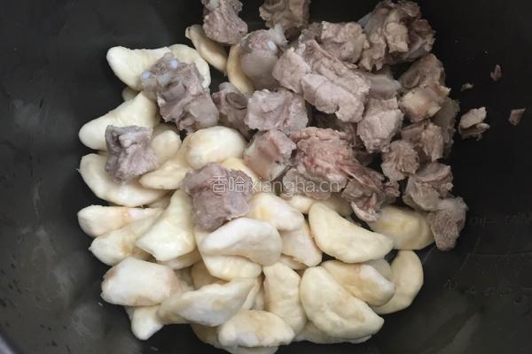 菱角排骨粥的做法图解5