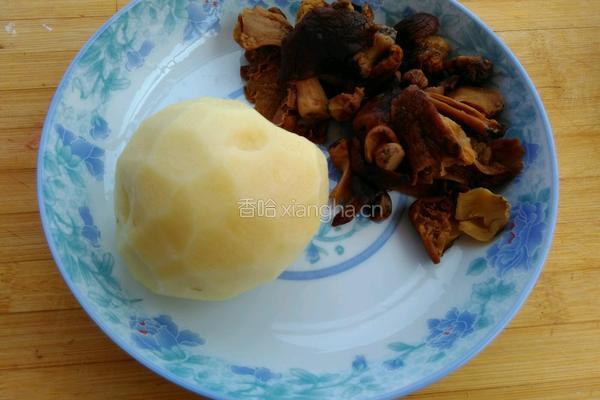 素炒松蘑土豆片的做法图解3