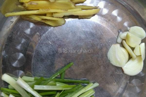 黄豆焖福寿鱼的做法图解2