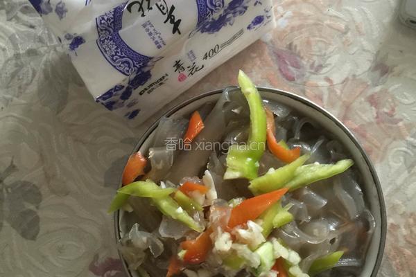 青椒调红薯粉皮的做法图解3