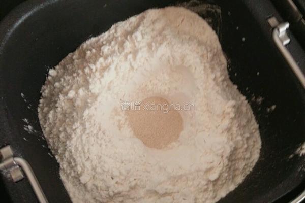 豆沙面包的做法图解3