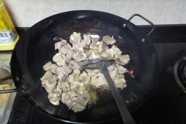 土豆烧排骨的做法图解2