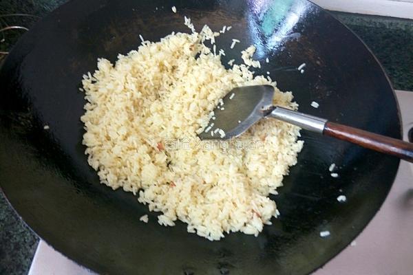 玉米火腿粒炒饭的做法图解6