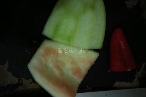 西瓜皮炒猪肝的做法图解2