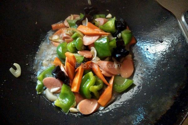 甜椒炒火腿肠的做法图解6