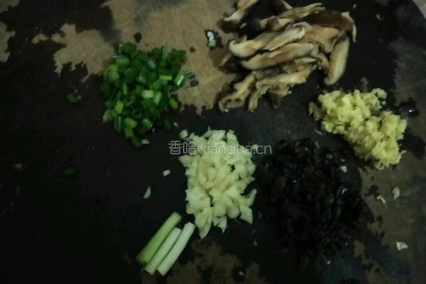 香菇鼓汁蒸排骨的做法图解2