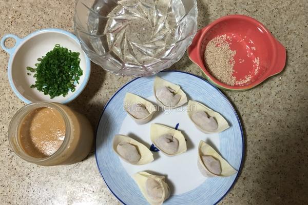 花生酱冷馄饨的做法图解1