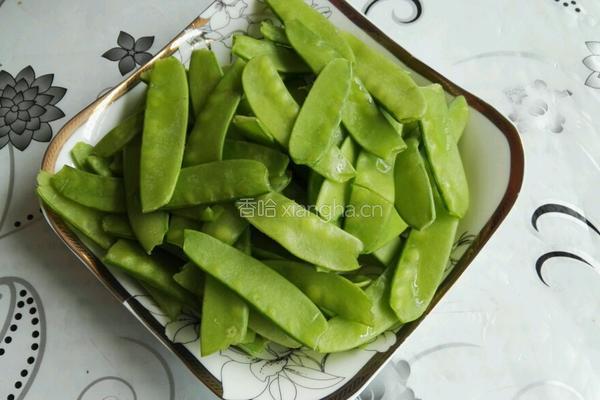 火腿荷兰豆的做法图解1