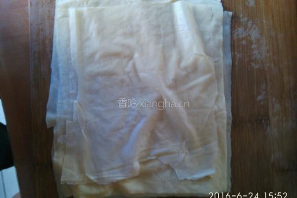 豆腐皮包糯米肉玉米的做法图解2