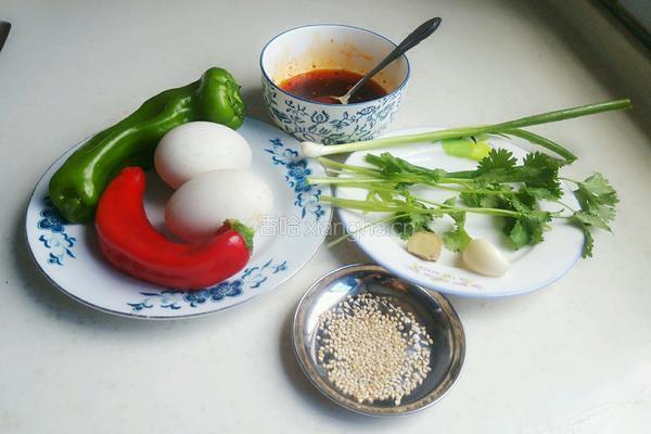凉拌黄心皮蛋的做法图解1