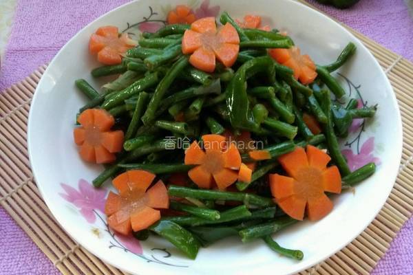 胡萝卜焖缸豆的做法图解7