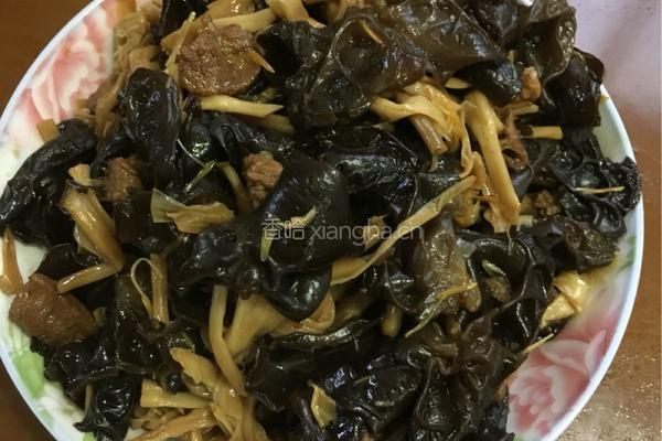黄花菜烧木耳的做法图解4