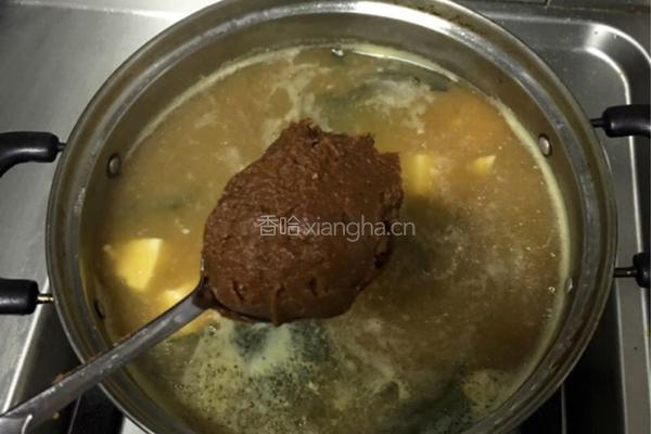 三文鱼味增汤的做法图解3