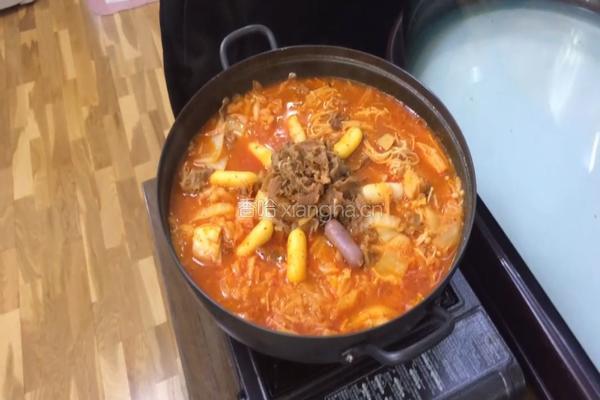 金针肥牛泡菜锅