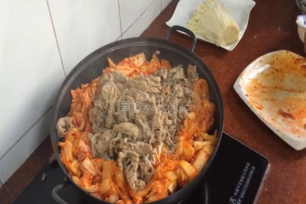 金针肥牛泡菜锅的做法图解5
