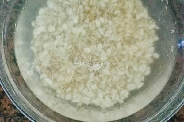 牛奶燕麦粥的做法图解2