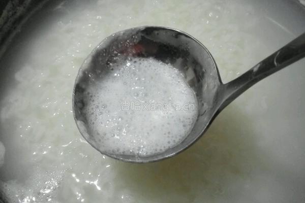 皮蛋火腿粥的做法图解3