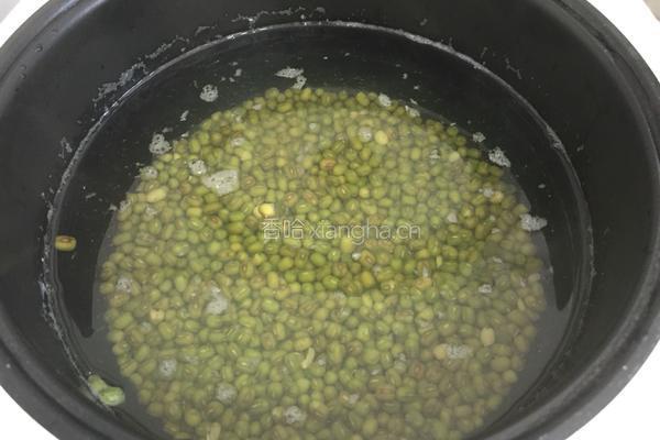 山黄皮煲绿豆海带汤的做法图解4