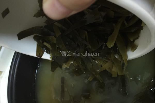 山黄皮煲绿豆海带汤的做法图解7