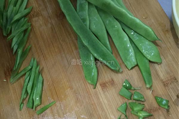 小鲜腊肉-扁豆炒腊肉的做法图解1