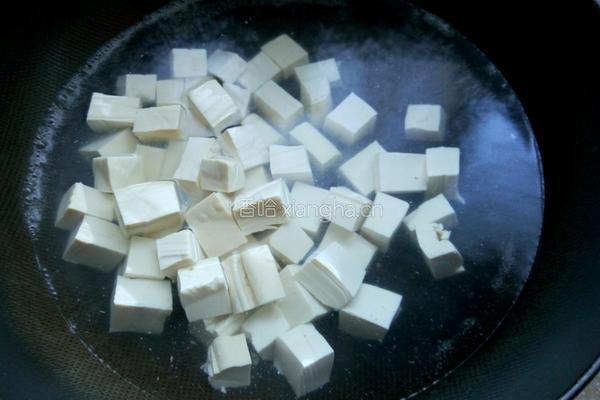 青菜豆腐汤的做法图解1