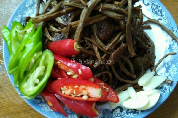 素炒茶树菇的做法图解1