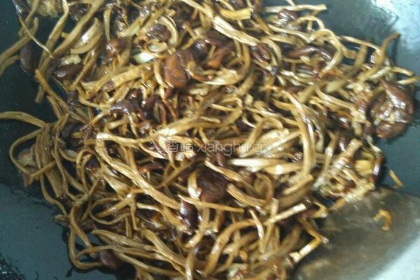 素炒茶树菇的做法图解3