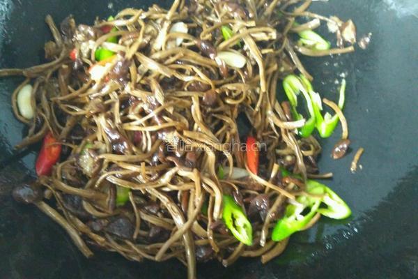 素炒茶树菇的做法图解4