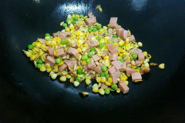 瓜子仁玉米粒炒火腿的做法图解7