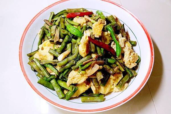 鸡蛋搭配紫豆角的做法图解14